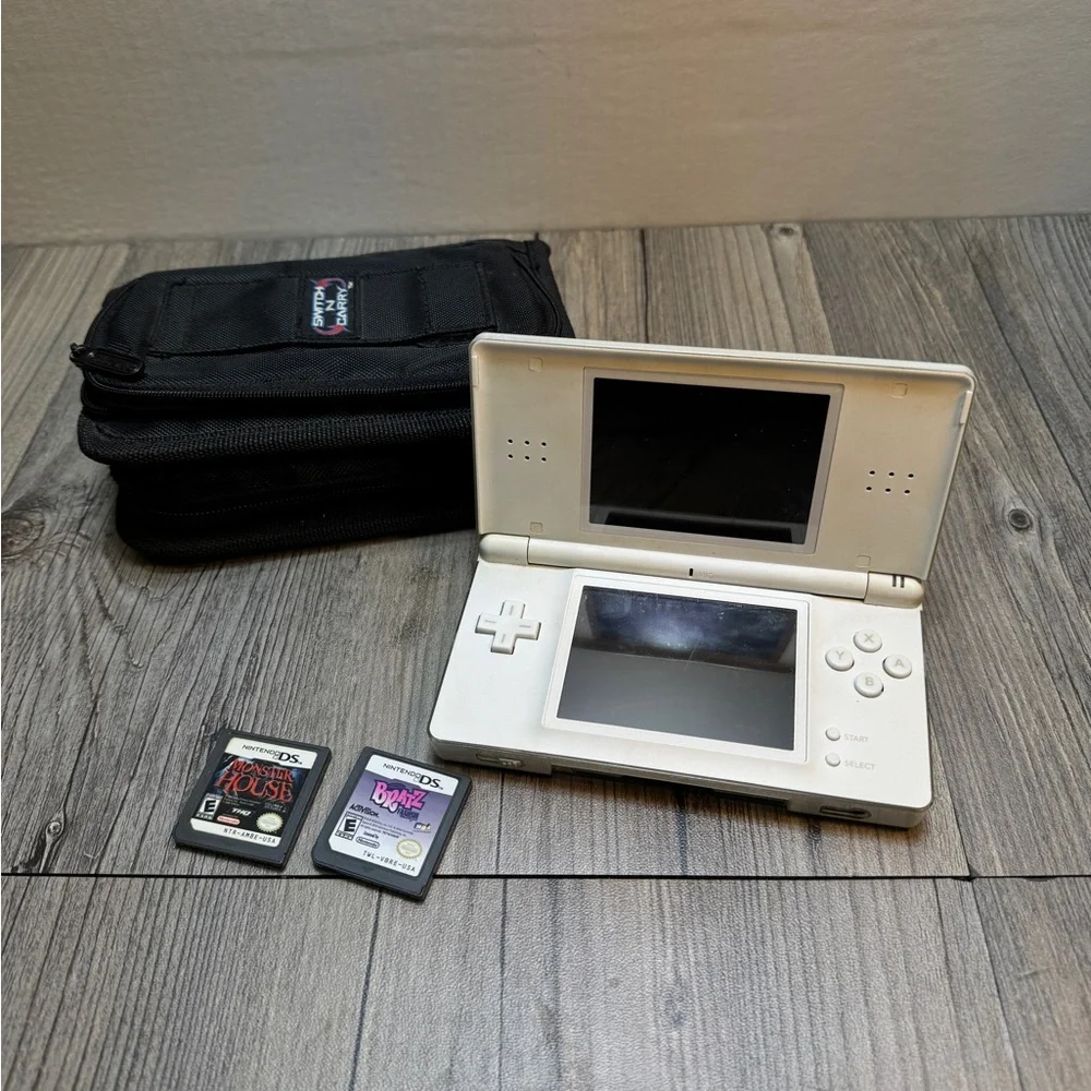 Nintendo DS Lite White Handheld System Bundle w/4 Games No Charger Tested Works!